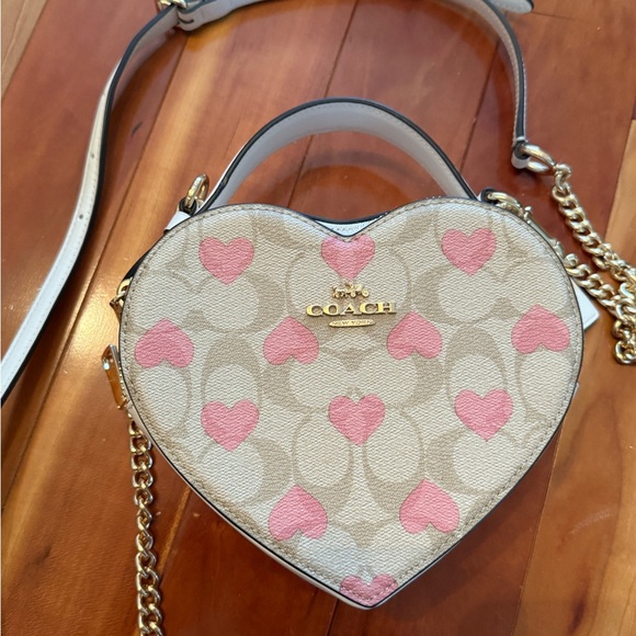 Coach Heart Crossbody In Signature Canvas With Heart Print CP021 - Picture 2 of 12